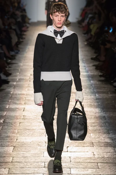 Look 28